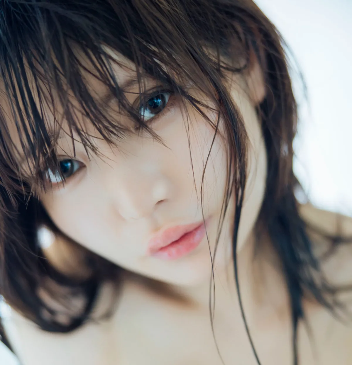 「インスタグラビアの女王」似鳥沙也加、大ボリュームの写真集2冊同時発売で衝撃の美ボディ公開