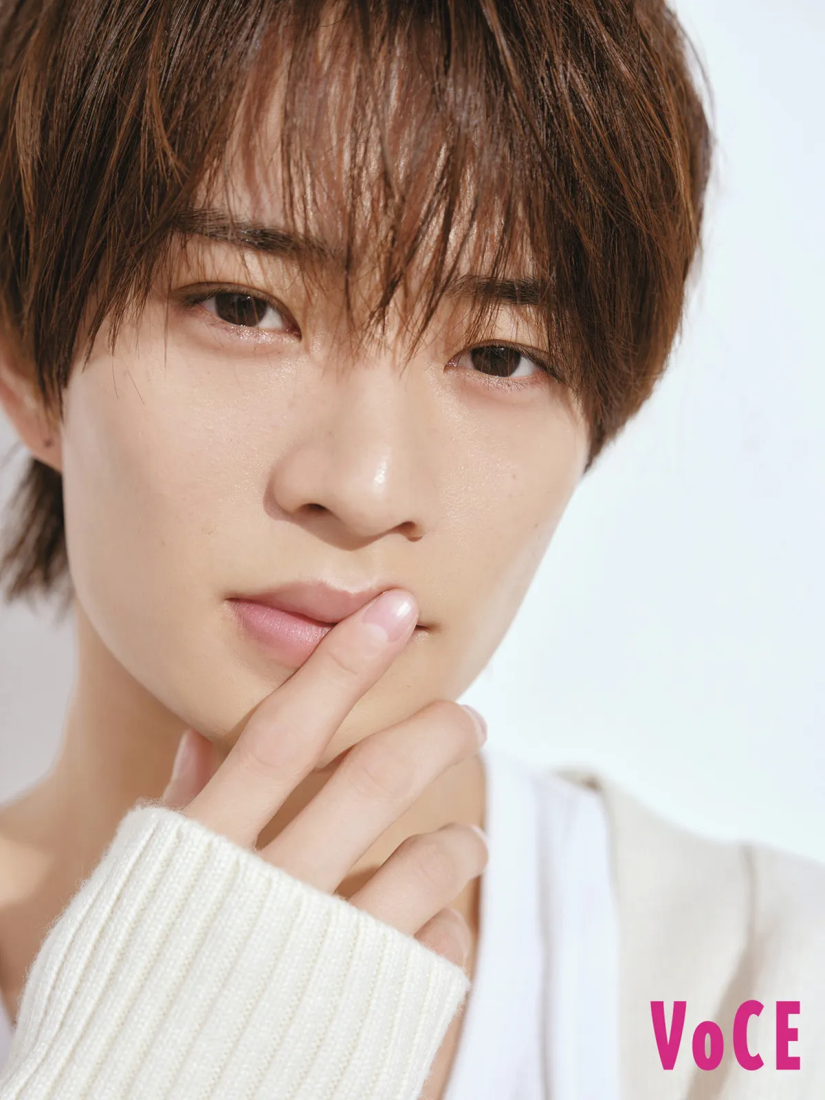 ACEes浮所飛貴、『VOCE』特集で完璧主義な美容への姿勢明かす「エース級の美肌でいたい」