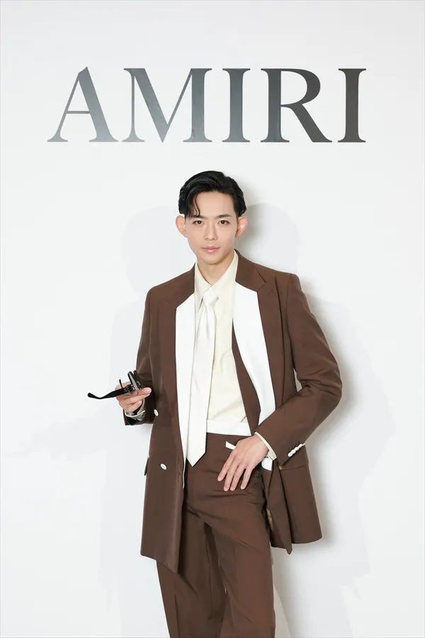 竜星涼、“大人”シックコーデ着こなし　“最近夢がかなった瞬間”はパリコレで…