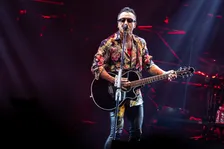 長渕剛、体調不良で愛知公演の当日中止を発表　医師が診断し「危険と判断した為」