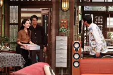 『匿名の恋人たち』小栗旬＆ハン・ヒョジュ×明石家さんま、貴重3ショット実現　一緒に行きたいところ明かす【コメント全文】