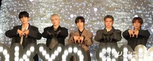 TOMORROW X TOGETHER、東京ドームでツリー点灯　シャボン玉を追いかけるBEOMGYUの姿も