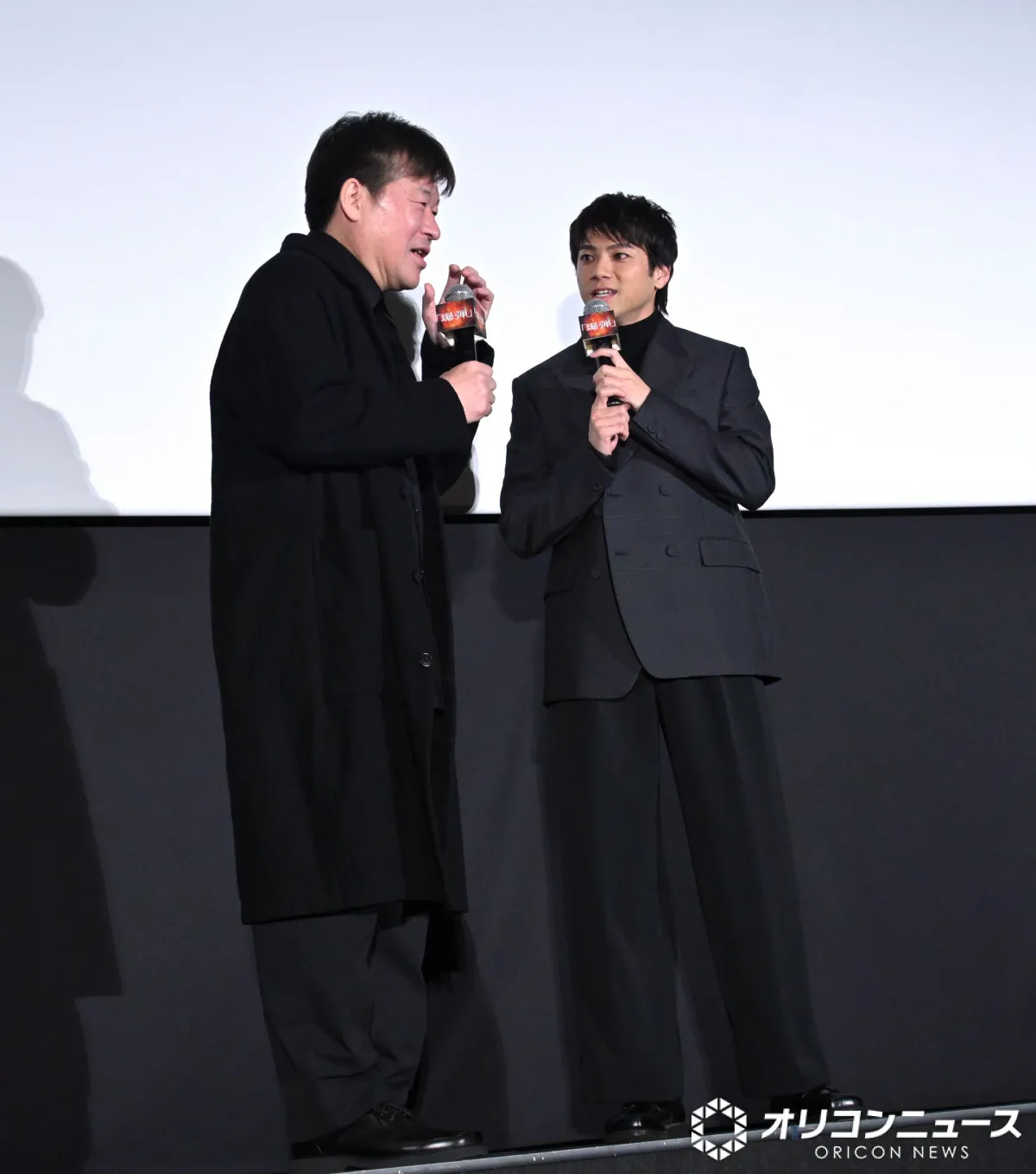 映画『爆弾』入プレに本人衝撃　過半数が佐藤二朗ソロカットで主演超え「おいおいおい！」　SNSでも早速話題に