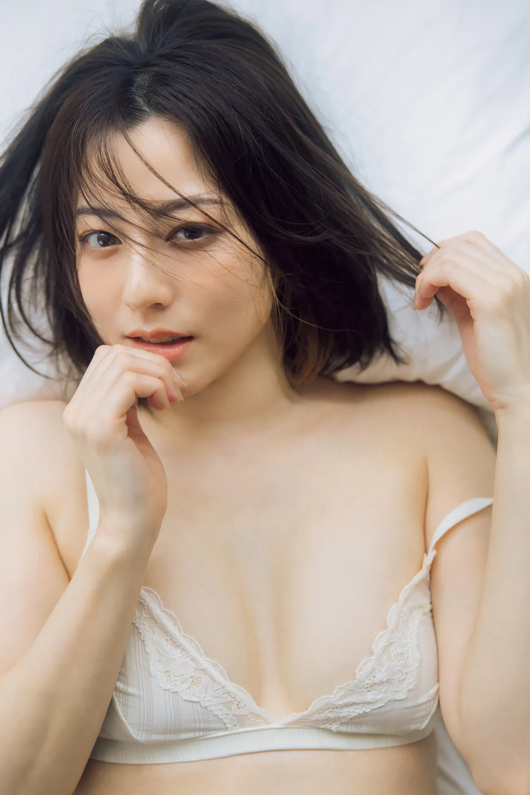 36歳・杉本有美、大人の色気全開！艷やかグラビア　30代での心境変化も