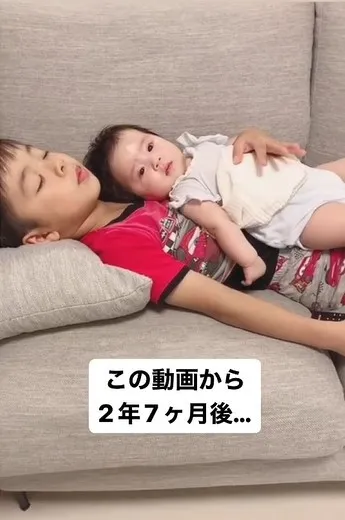 8歳差“寝たくない妹vs眠たい兄”この動画から2年７ヵ月後…「眼福すぎる」「きゅんがヤバい」
