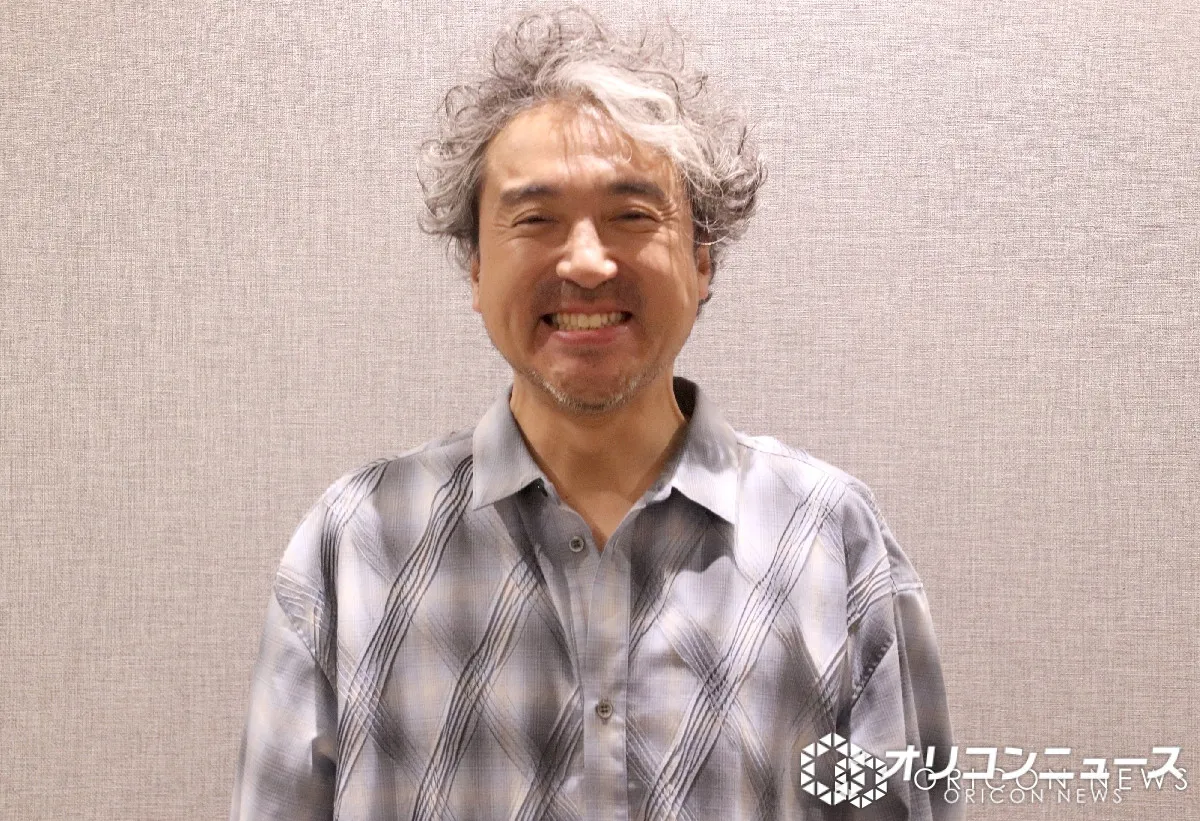 ムロツヨシ、髪の毛を“はげ散らかした”写真にファン驚き　「どした？」「これ本物」と騒然