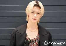 M!LK佐野勇斗、弟ら家族5人で“イイじゃん”ポーズ「イイじゃんをやろうと言い出したのは、じいちゃんです」　ファンほっこり「いい写真すぎて滅」「ほんと仲良し」