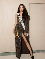 ミス・ユニバース日本代表・橋本佳央理、世界大会の事前審査面接にて、Fumikaデザイナーによる栃木の伝統工芸の着物を再生したジャケットを着用