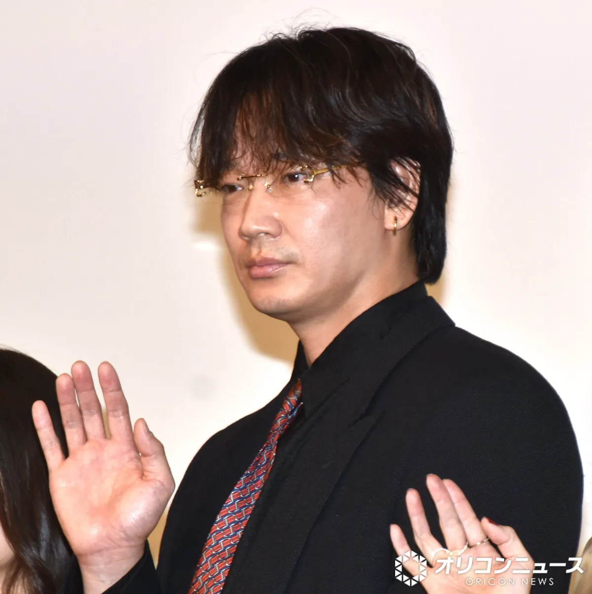 綾野剛、もはや監督状態に　演出案も　荒井監督はニヤリ「監督はあっちですから」