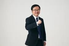 アミューズ唯一のお笑い芸人・どくさいスイッチ企画、お笑いライブ『スイッチ』開催決定　猪塚健太との異色コントも