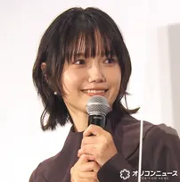 宮崎あおい、“文ちゃん”役・大泉洋とウィンク　撮影オフショットにファン歓喜「四季ちゃんには敵いませんね」「可愛すぎる」