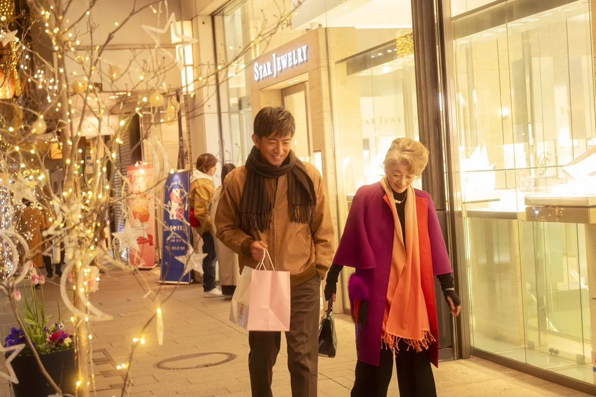 倍賞千恵子＆木村拓哉“ハウルコンビ”が腕組みデート　『TOKYOタクシー』ソフィー＆ハウルを想起させる本編公開