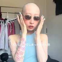 スキンヘッドで“何気ない日常”を発信、ステージ4のがんを患う女性の意図とは？「揺るがない日常は絶対に手放したくない」