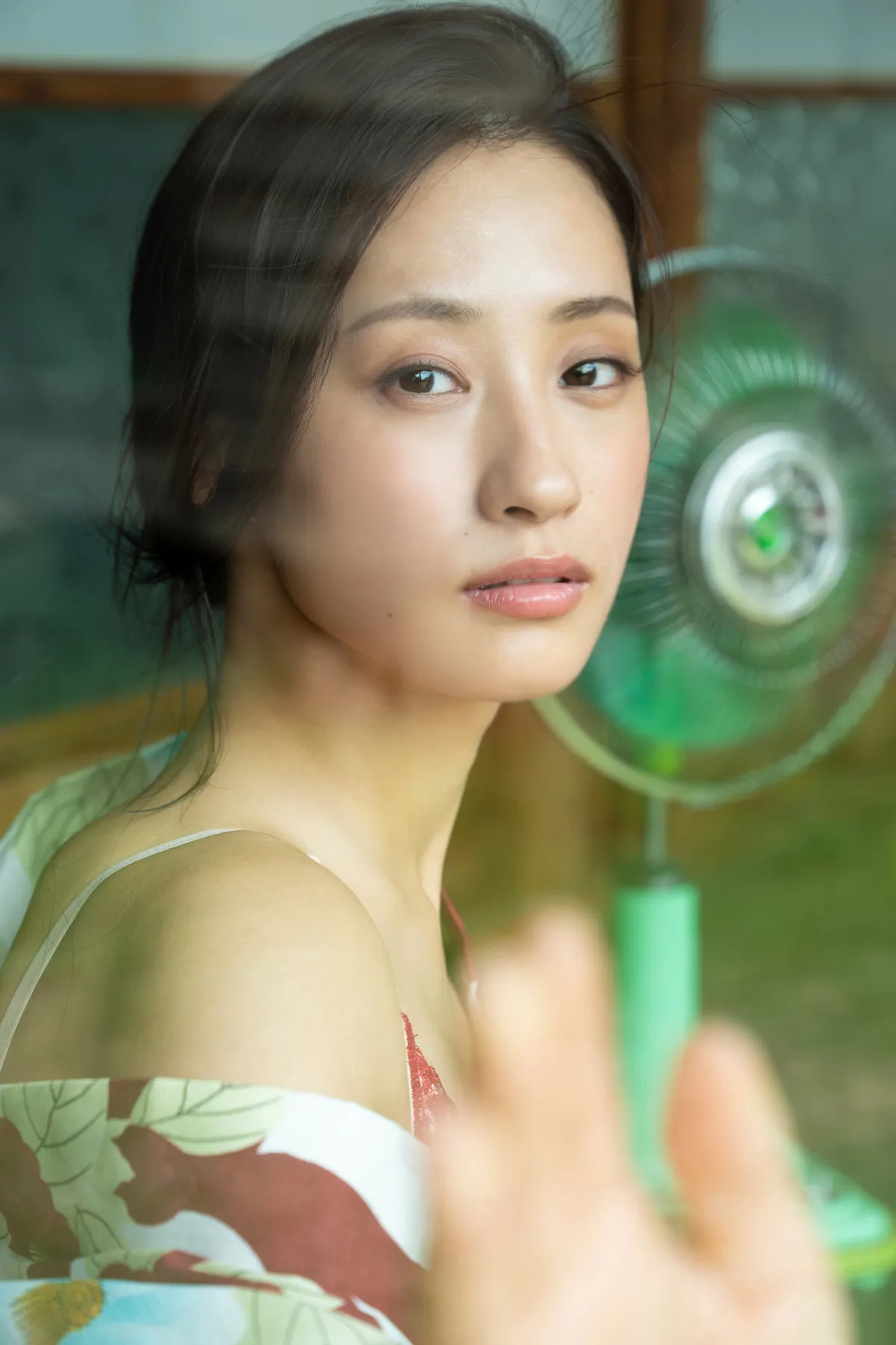 澄田綾乃、グラビアデビューきっかけの地で「令和最強のメリハリボディ」公開「懐かしく、甘酸っぱい気持ちでした」