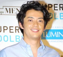 “めちゃイケ”敦士、モデル妻＆子どもたちと“紅葉狩り”　家族4ショットに「わー素敵なお写真！」