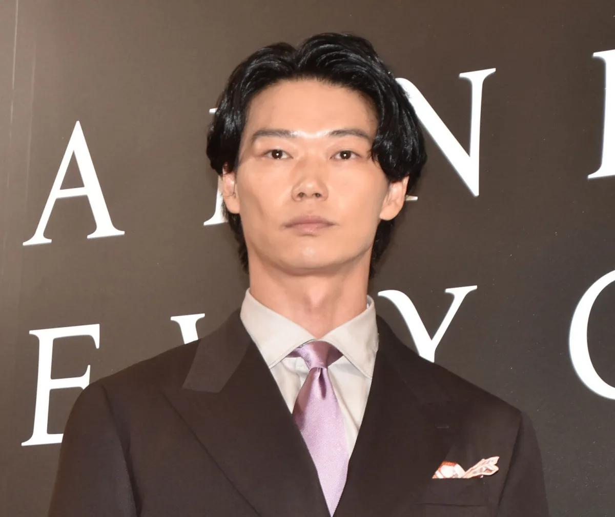 笠松将、“妻＆息子”と3ショット「美男美女」「素敵な家族ですね」　『フェイクマミー』で田中みな実＆高嶋龍之介と共演