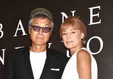 53歳・梅宮アンナ、夫・世継恭規とのウエディングショット公開　幸せあふれる夫婦写真に「グッときちゃうなぁ」「パパ喜んでますね」