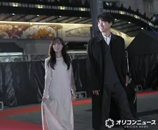 福士蒼汰＆福原遥、なんば駅前サプライズ登場…大歓声　異例のレッドカーペット、関西弁さく裂「めっちゃすきやねん！」
