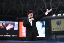 ますだおかだ岡田圭右、タキシードでドーム登場　ギャグ披露→温かい拍手　オリックス・バファローズ愛