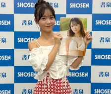 ロージークロニクルのリーダー・橋田歩果、ファースト写真集「ほのほの」をリリース 「いろんな『ほのほの』が詰まった写真集になっていると思います！」