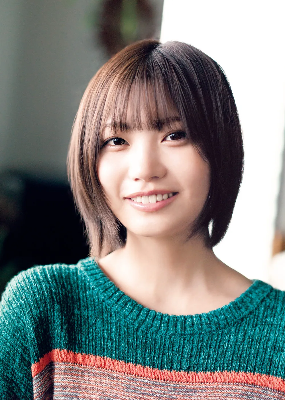 乃木坂46中西アルノ、まったり秋デートグラビア披露　ソロで『マガジン』表紙に登場