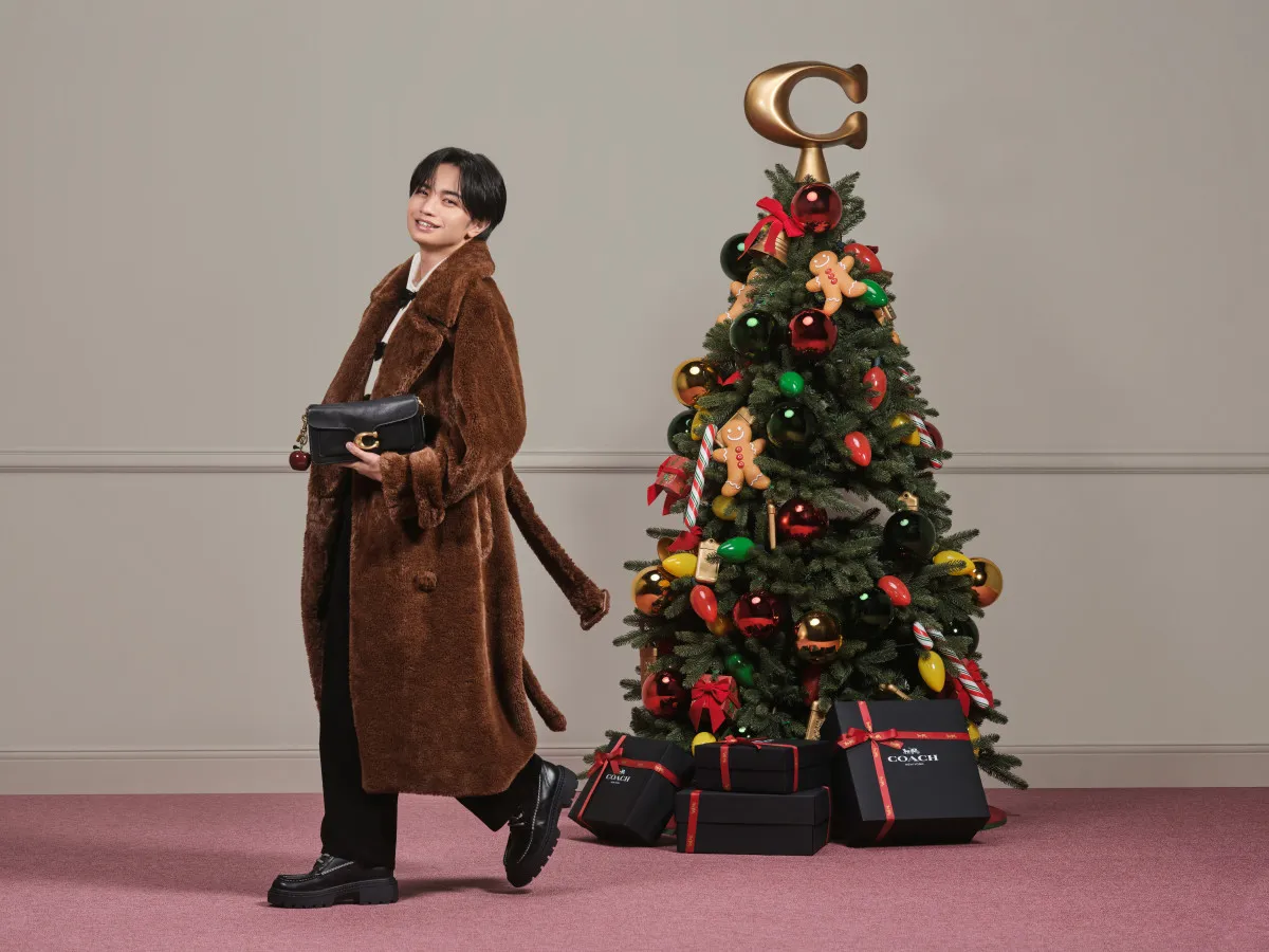 中島健人、“子どものような好奇心”新ビジュアルで表現　コーチホリデーキャンペーン登場