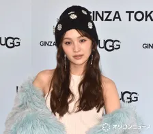 百田夏菜子、もこもこアウター＆美脚を大胆披露　ニットのセットアップで「華やかさを」