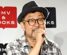 大江千里、クリスマスツリー飾った“ホリデー感”あふれる自宅ショットに反響「とてもきれいで可愛いです！」「素敵なお部屋」