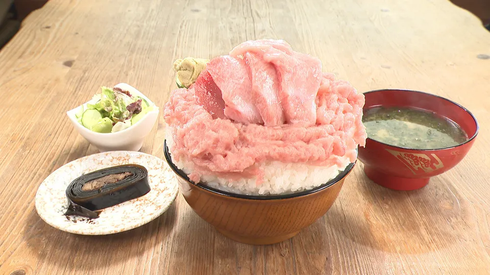 スーパー鮮魚バイヤーから回転寿司屋…「べらんめえ口調」であふれるサービス「とろ丼大盛り（チョモ）」2178円『オモウマい店』