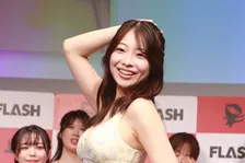 日芸卒、Gカップの舞台俳優・助川綾美、『ミスFLASH2027』ファイナリストに　“命“のポーズで気合を見せる「グランプリを獲って写真集を出したい」