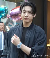 BTS・Jung Kook（ジョングク）、銀座に降臨　ファンに笑顔で手を振り、現場は大歓声