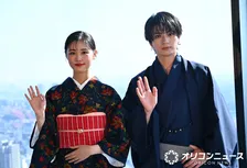 原菜乃華＆岩瀬洋志、単衣の着物姿で登場　46階の高所イベントに「ヤバすぎです（笑）」
