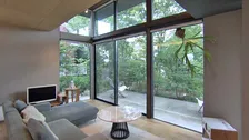 『渡辺篤史の建もの探訪』緑を取り込む“パノラマ窓”の家　庭を望む大開口に注目