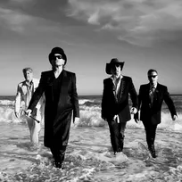 U2が9年ぶりニューアルバムを11月発売「僕たちまで暗闇の中にいるわけにはいかない」