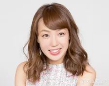 39歳・川崎希、家族が増え“高級ミニバン”新車を購入　まるで「動く書斎」、ベンツVクラスのディテール紹介