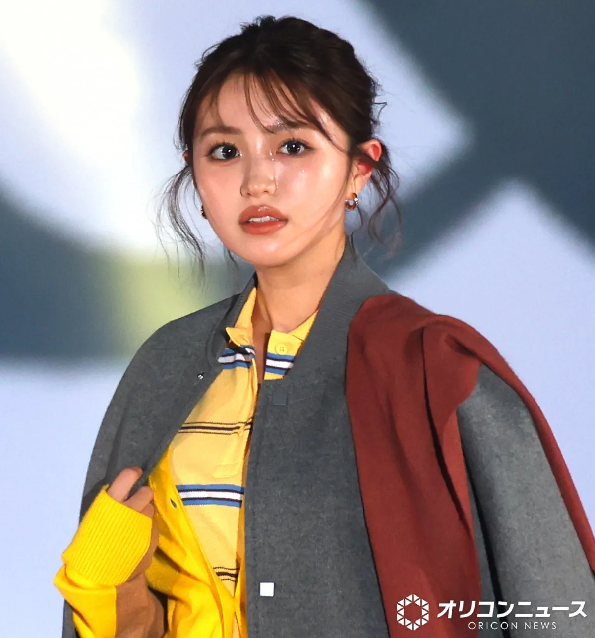 【ガルアワ】野々村真の長女・香音、ミニ丈コーデで美脚すらり　可憐さとクールさを両立