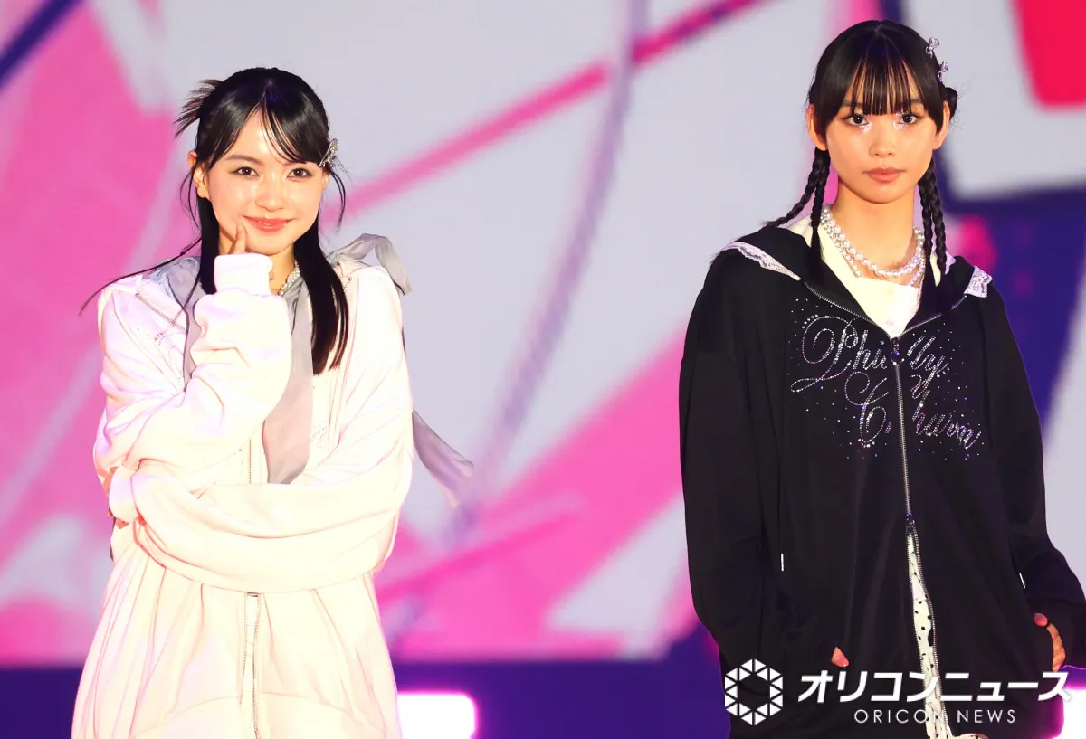 【ガルアワ】『ガッチャード』ヒロイン・松本麗世、スポーティーな姿に　河村ここあと仲良しハイタッチ