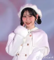 【ガルアワ】櫻坂46・山下瞳月、頬に指をあててにっこり　かわいさあふれる姿に会場くぎ付け