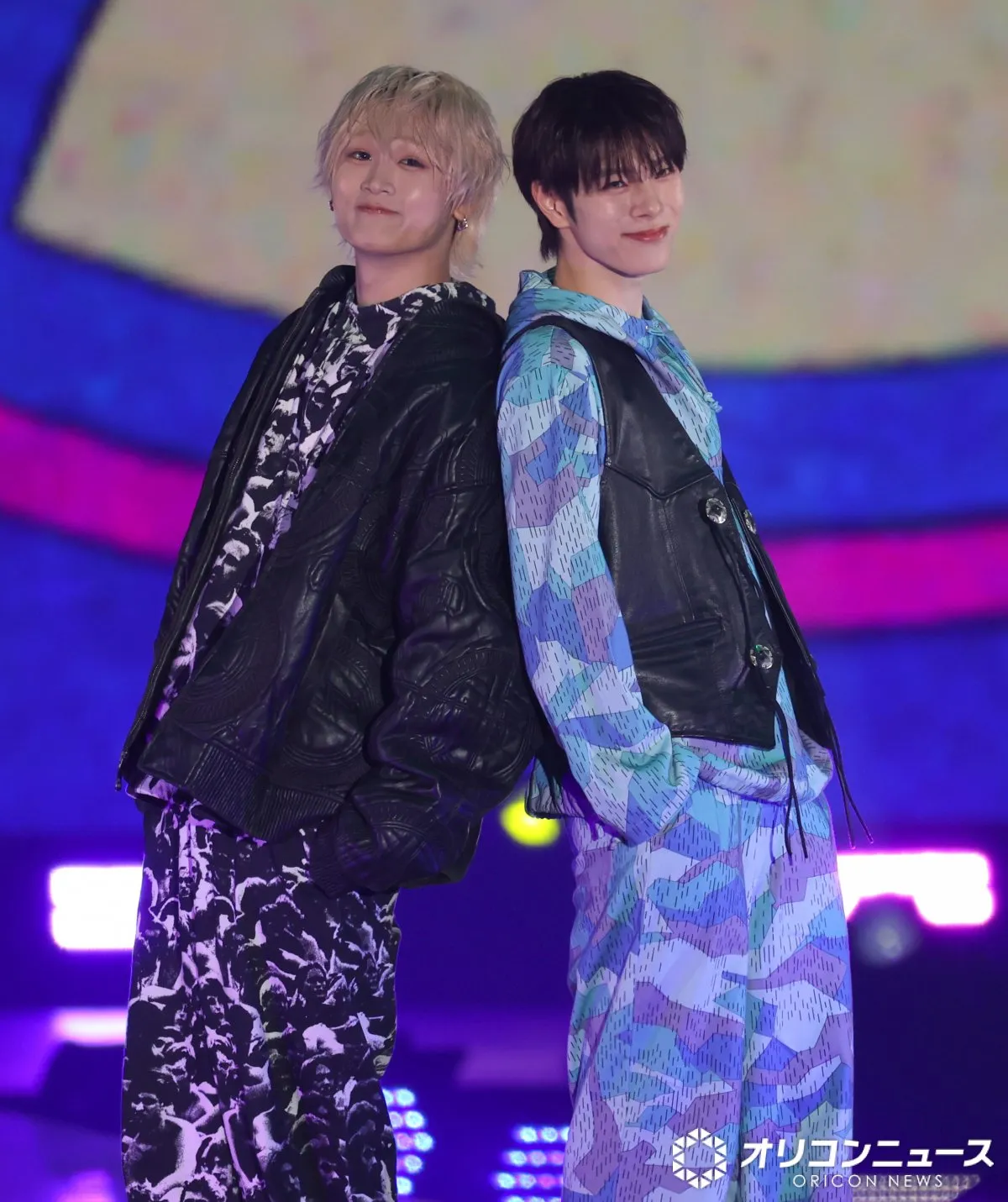 【ガルアワ】DXTEEN福田歩汰＆田中笑太郎、色違いリンクコーデ　背中合わせでクールに決める