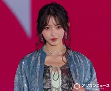 【ガルアワ】“今日好き”多田梨音、美脚際立つ個性的ファッションで堂々ランウェイ　デコルテには輝くネックレスも