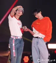 【ガルアワ】KO1KEYZ・RYOGA＆SIYOUNG、ライブからランウェイへ　息ぴったりポーズ披露