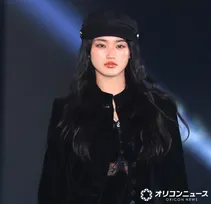 【ガルアワ】櫻坂46・山﨑天、漆黒コーデで降臨　クールなメイク＆表情でかっこよさ全開