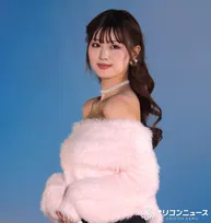 【ガルアワ】『ダウンタイム』“受付嬢”役で話題・鶴嶋乃愛、美鎖骨披露　上品な色気も
