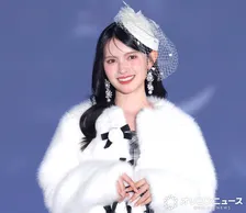 【ガルアワ】とき宣・菅田愛貴、ファー×レースでドーリーに　きらめく笑顔で観客魅了