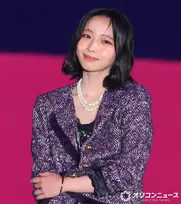 【ガルアワ】日向坂46・大野愛実、“柄×柄”の上級者コーデを着こなし　パールで気品と色気