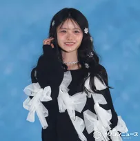 【ガルアワ】櫻坂46・浅井恋乃未、“妖精”ビジュアル　柔らかな表情で軽やかランウェイ
