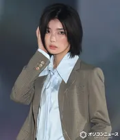 【ガルアワ】櫻坂46・藤吉夏鈴、“爆イケ”マニッシュスタイル　無造作しぐさでハートをさらう