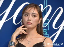 内田理央、誕生日に公開した幼少期ショットに反響「小さな時から美形！」「別格に可愛い」「目の感じが、変わらない！」