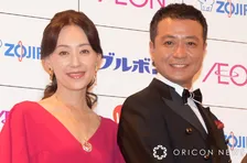白城あやか、「50代最後の誕生日」を家族が祝福　夫・中山秀征＆4人の息子らとの家族ショットを公開「ご家族に囲まれて素敵」「とても来年還暦とは思えません！」