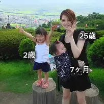 同じ場所＆構図で撮影した11年後の親子写真「三姉妹みたいで可愛い」「微笑ましくて素敵」